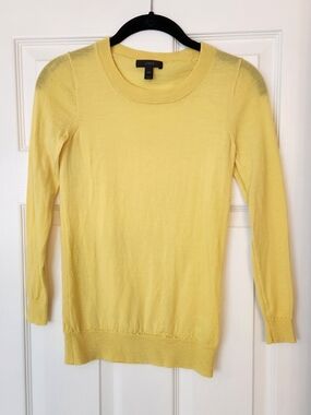 100% Merino Wool Size XXS Womens Crewneck Yellow NWOT